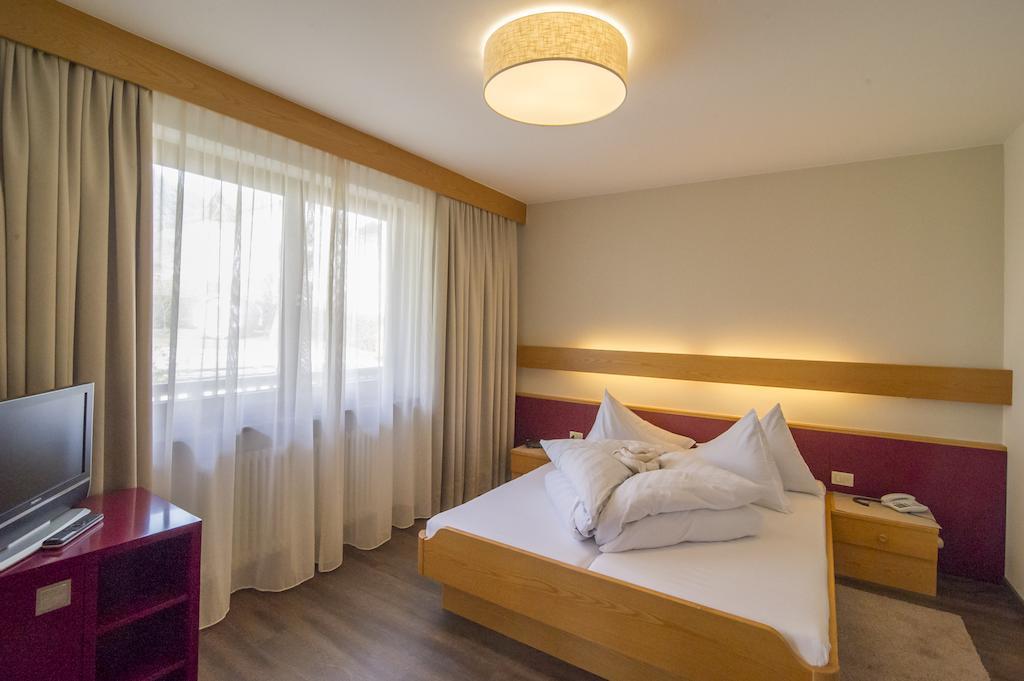 Garni Hotel Kessler ติโรโล ภายนอก รูปภาพ