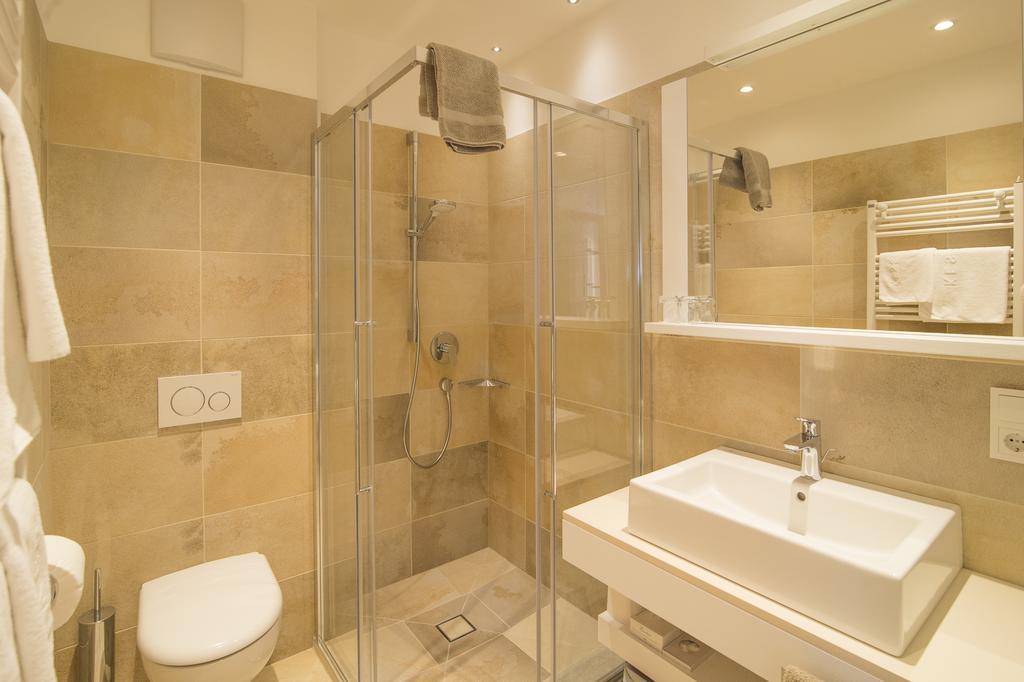 Garni Hotel Kessler ติโรโล ภายนอก รูปภาพ