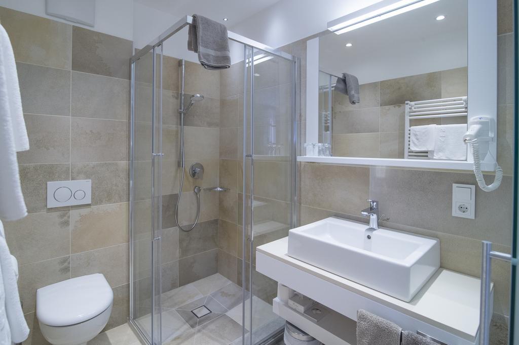 Garni Hotel Kessler ติโรโล ภายนอก รูปภาพ